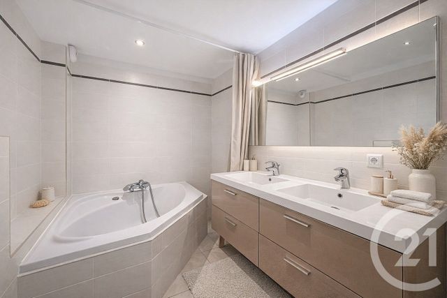 Appartement T3 à vendre - 3 pièces - 73.65 m2 - PORTO VECCHIO - 201 - CORSE - Century 21 Demeures Conseils