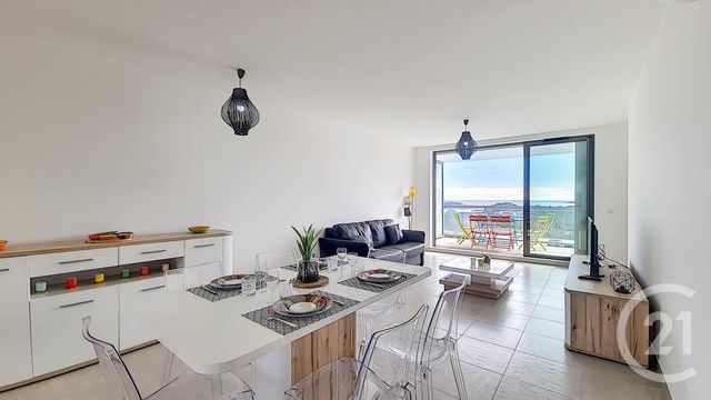 Afficher la photo en grand Appartement T2 à louer - 2 pièces - 62.43 m2 - PORTO VECCHIO - 201 - CORSE - Century 21 Demeures Conseils
