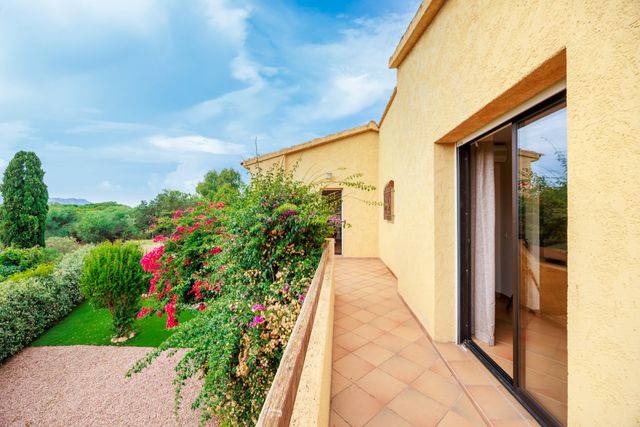 Afficher la photo en grand maison à vendre - 6 pièces - 233.79 m2 - LECCI - 201 - CORSE - Century 21 Demeures Conseils