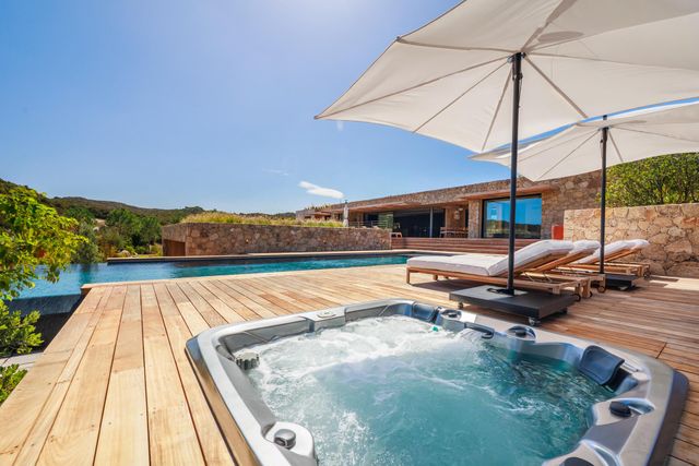 maison à louer - 7 pièces - 450.0 m2 - BONIFACIO - 201 - CORSE - Century 21 Demeures Conseils