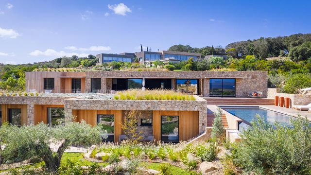 maison à louer - 7 pièces - 450.0 m2 - BONIFACIO - 201 - CORSE - Century 21 Demeures Conseils