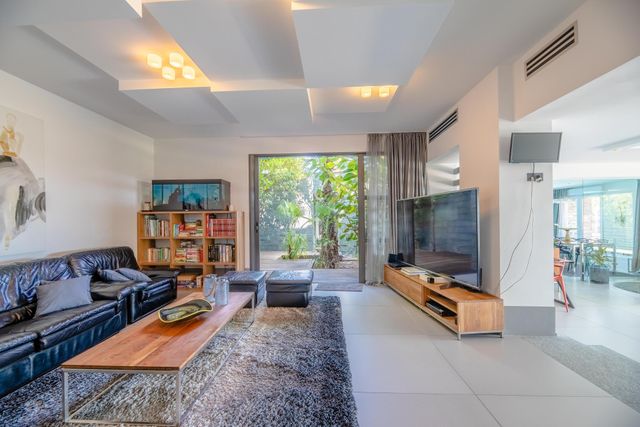 Afficher la photo en grand maison à vendre - 7 pièces - 314.07 m2 - ZONZA - 201 - CORSE - Century 21 Demeures Conseils