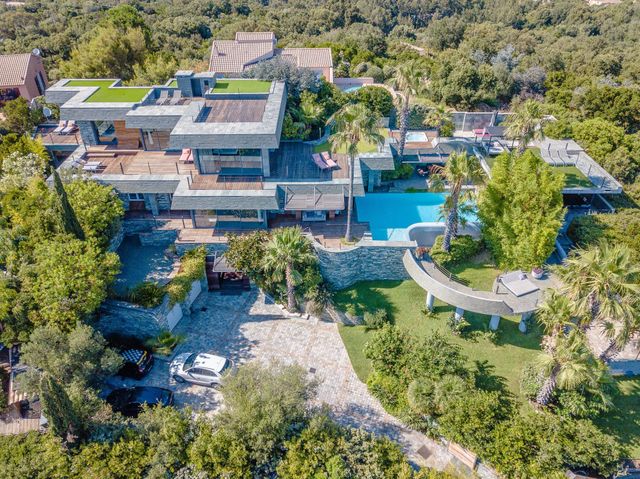 Afficher la photo en grand maison à vendre - 7 pièces - 314.07 m2 - ZONZA - 201 - CORSE - Century 21 Demeures Conseils