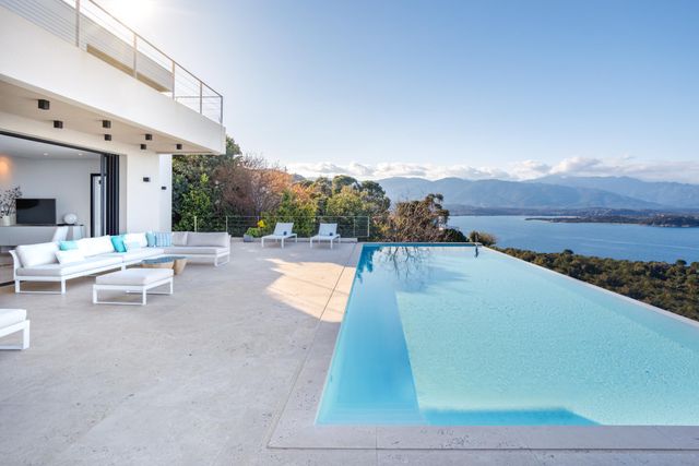 maison à louer - 6 pièces - 340.0 m2 - PORTO VECCHIO - 201 - CORSE - Century 21 Demeures Conseils