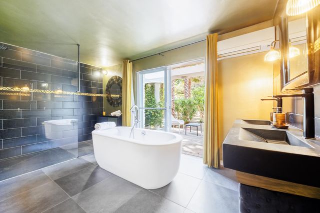 maison à vendre - 13 pièces - 680.0 m2 - BONIFACIO - 201 - CORSE - Century 21 Demeures Conseils