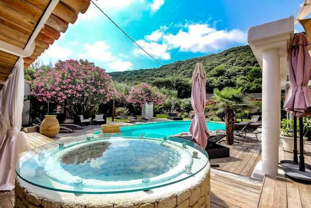 maison à vendre - 13 pièces - 680.0 m2 - BONIFACIO - 201 - CORSE - Century 21 Demeures Conseils