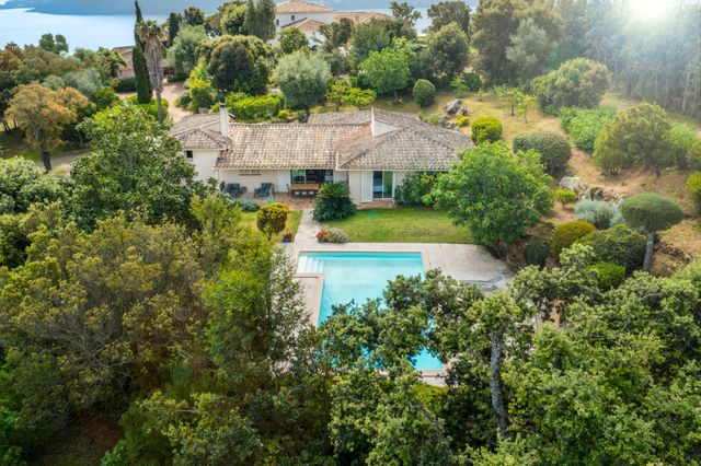 Afficher la photo en grand maison à vendre - 5 pièces - 215.0 m2 - PORTO VECCHIO - 201 - CORSE - Century 21 Demeures Conseils