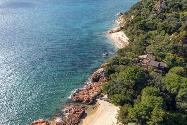 Afficher la photo en grand maison à vendre - 14 pièces - 350.0 m2 - LECCI - 201 - CORSE - Century 21 Demeures Conseils