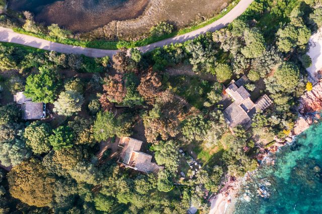 Afficher la photo en grand maison à vendre - 14 pièces - 350.0 m2 - LECCI - 201 - CORSE - Century 21 Demeures Conseils