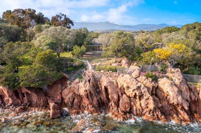 Afficher la photo en grand maison à vendre - 14 pièces - 350.0 m2 - LECCI - 201 - CORSE - Century 21 Demeures Conseils