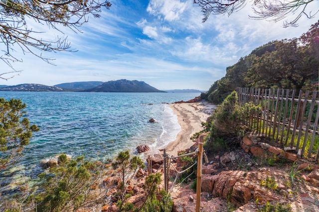 Afficher la photo en grand maison à vendre - 14 pièces - 350.0 m2 - LECCI - 201 - CORSE - Century 21 Demeures Conseils