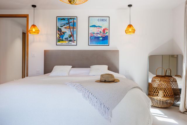 Afficher la photo en grand maison à louer - 7 pièces - 300.0 m2 - ZONZA - 201 - CORSE - Century 21 Demeures Conseils