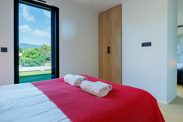 Afficher la photo en grand maison à louer - 7 pièces - 265.0 m2 - LECCI - 201 - CORSE - Century 21 Demeures Conseils