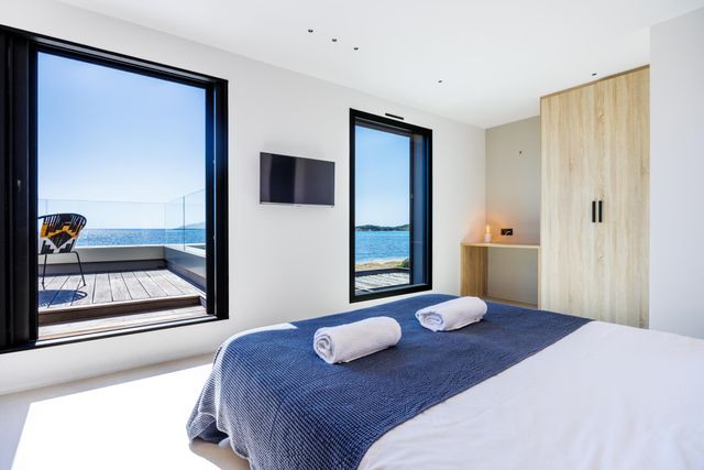 Afficher la photo en grand maison à louer - 7 pièces - 265.0 m2 - LECCI - 201 - CORSE - Century 21 Demeures Conseils